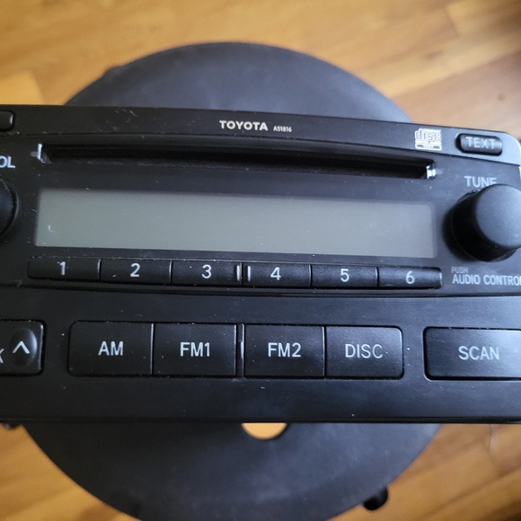 TOYOTA 86120-02400  AM/FM/CD Car stereo compatible with 2004-2008 car Pre-owned - Picture 2 of 6